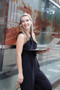 Moderatorin Christiane Stein Event KI