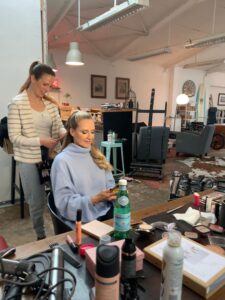 Moderatorin Christiane Stein backstage