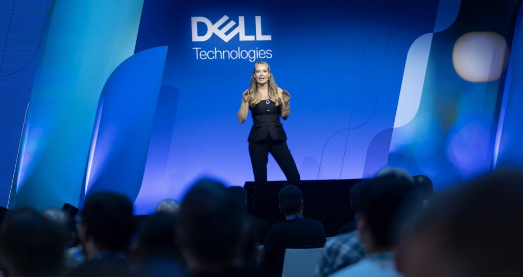 Moderatorin auf der Hauptbühne des Dell Technologies Forum