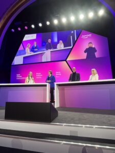 Moderatorin für Poltik Christiane Stein auf dem Digital Gipfel der Bundesregierung