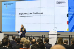 Politik Moderatorin Christiane Stein in Berlin