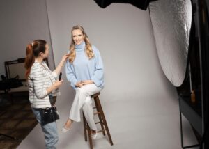 Moderatorin Christiane Stein backstage